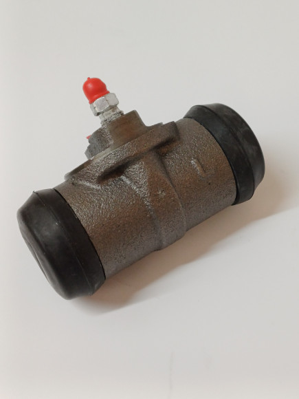 CYLINDRE DE ROUE GAUCHE  DG ( joe's motor pool)