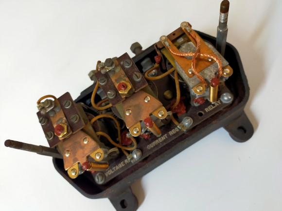 REGULATEUR 6V GMC
